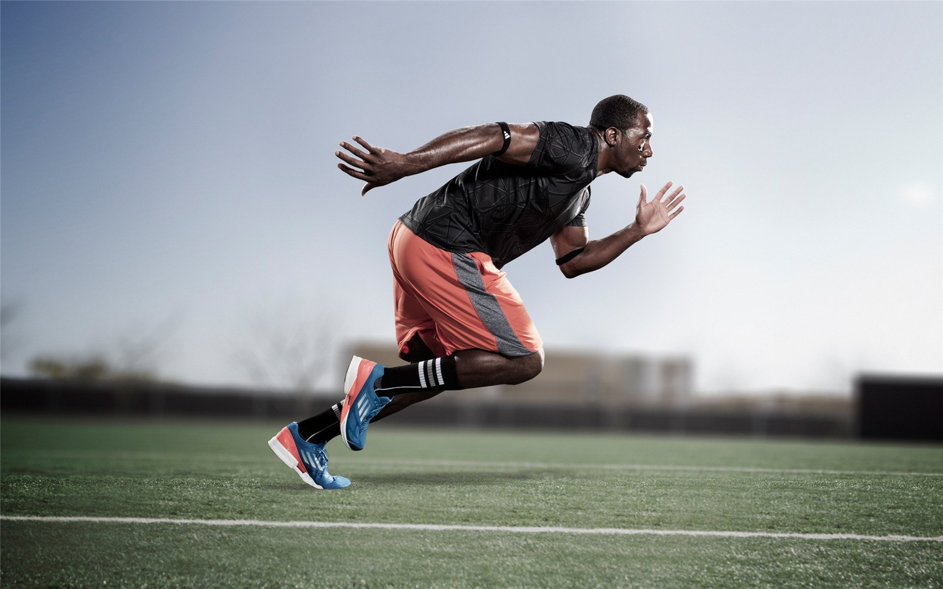 维尔·冯·威克：南非队进攻核心之一，冲击对方防线毫不手软，维尔纳冯布隆贝格