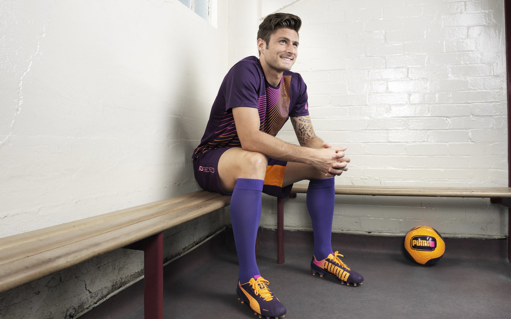 鹈鹕球员与青训营小球员同场训练传播篮球文化，鹈鹕队原来叫什么名字